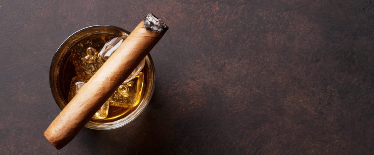 Cigarros Empatía: el placer de Esmeralda y Zafiro en cada calada